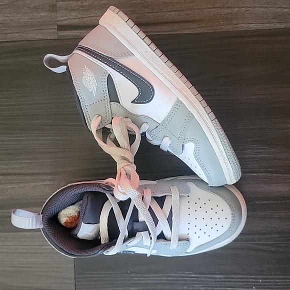 Air Jordan 1s - Picture 2 of 3